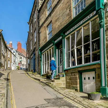 2 Bed In Robin Hoods Bay 87059 *