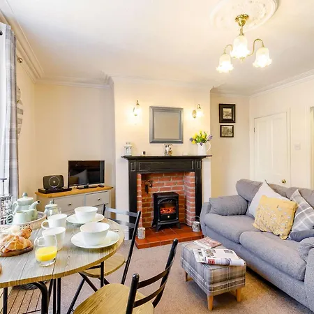 2 Bed In Robin Hoods Bay 87059 *