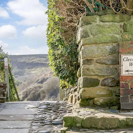 2 Bed In Robin Hoods Bay 87059