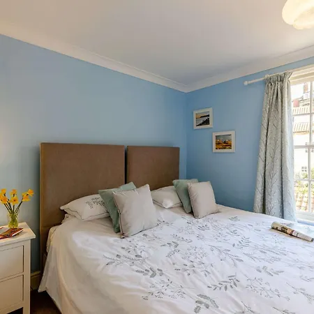 2 Bed In Robin Hoods Bay 87059