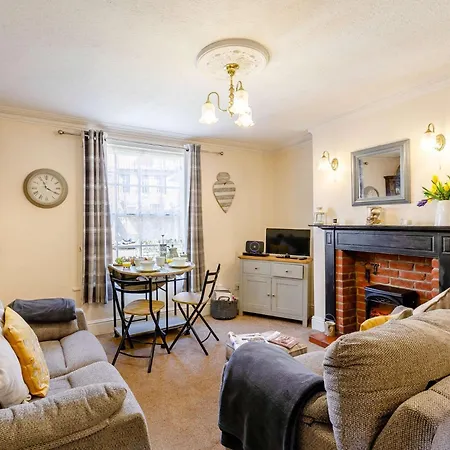 2 Bed In Robin Hoods Bay 87059